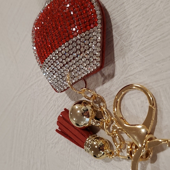 •Red Wine rhinestone glass keychain•goldtone hardware •ball•tassel - Picture 4 of 10